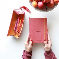 Pennfodral / Pennskrin Rhodia Rhodiarama Tray pencase 230x50x50mm, Konstläder, Chocolate Pennfodral / Pennskrin Rhodia Rhodiarama Tray pencase 230x50x50mm, Konstläder, Chocolate
